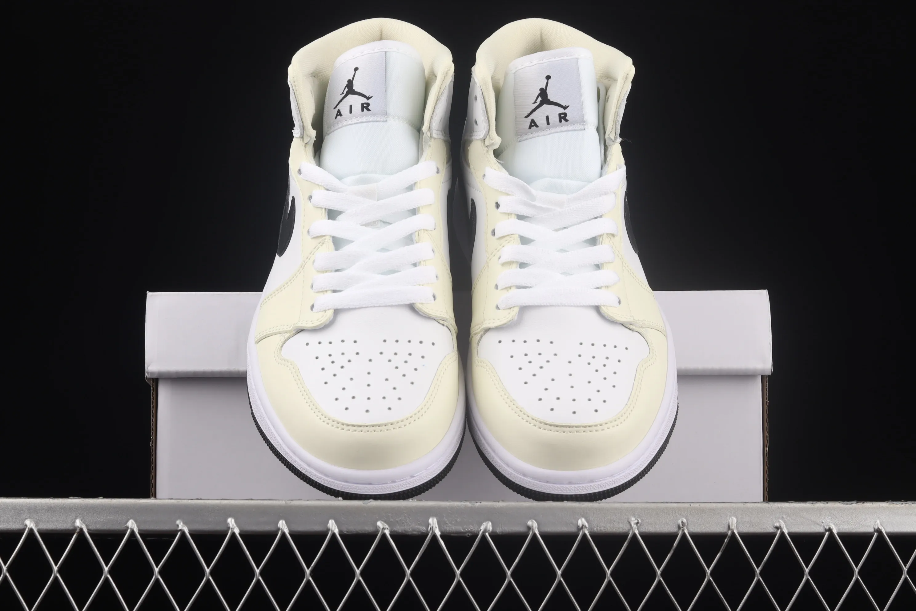All categories Air Jordan Jordan series basketball shoes Air Jordan 1 Mid Air Jordan 1 Mid AJ1 Joe 1 white apricot milk coconut cream China basketball shoes BQ6472-121